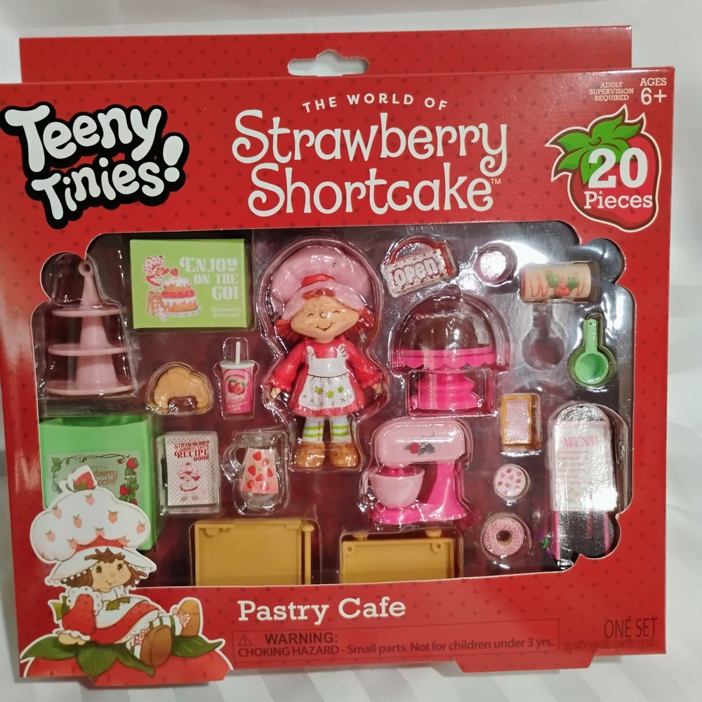 Teeny Tynies Strawberry Shortcake Pastry Cafe Playset